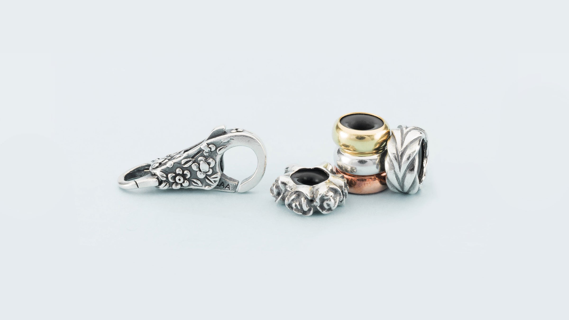 Trollbeads clasp in silver and spacers in silver, gold and copper