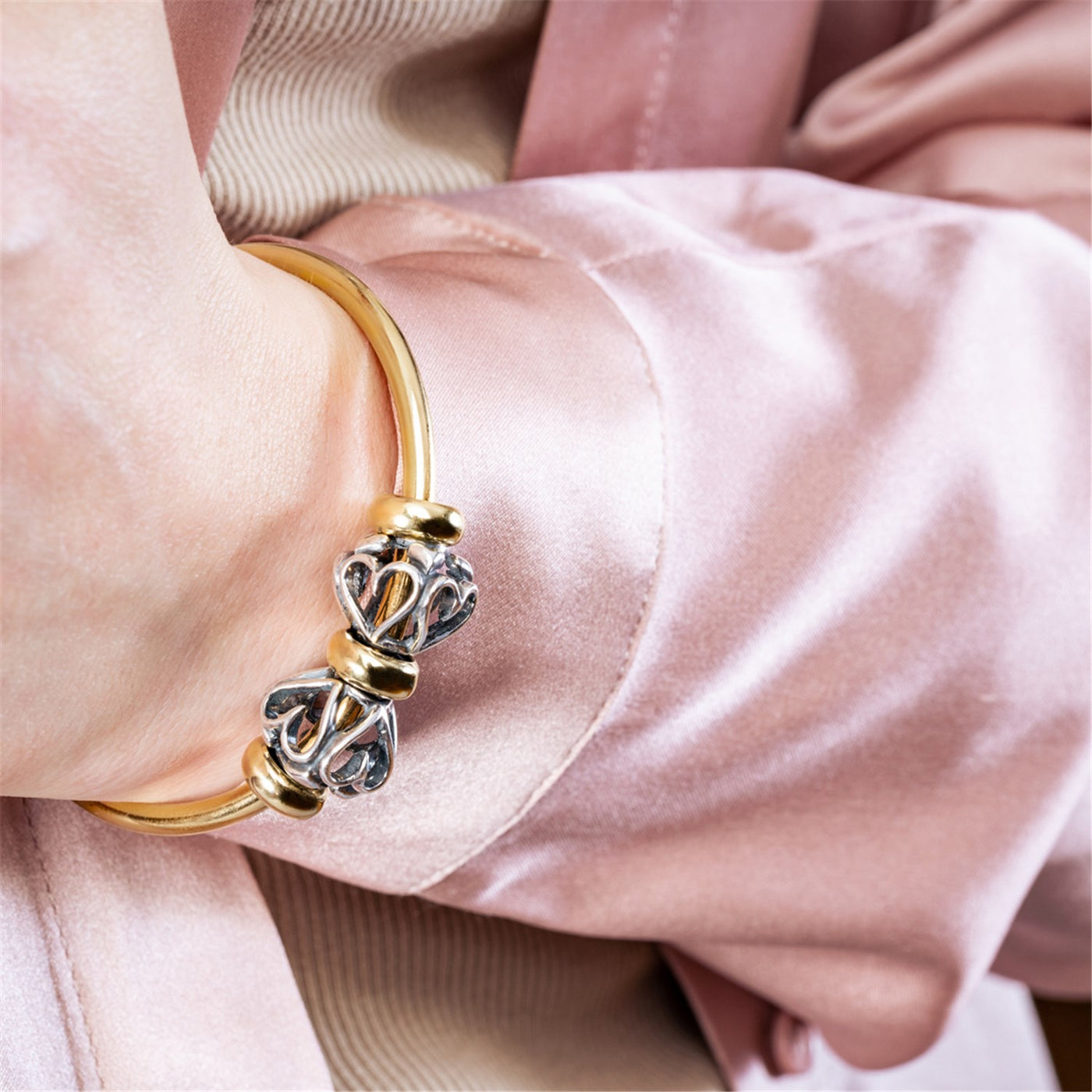 Pin by Carmen Peña on Pink Pandora charms  Pandora bracelet charms,  Pandora jewelry charms, Bangle bracelets with charms